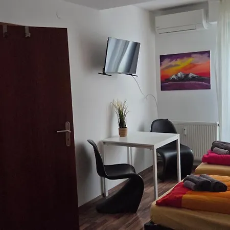 Berg Messe 5, W-lan, Homeoffice Apartment